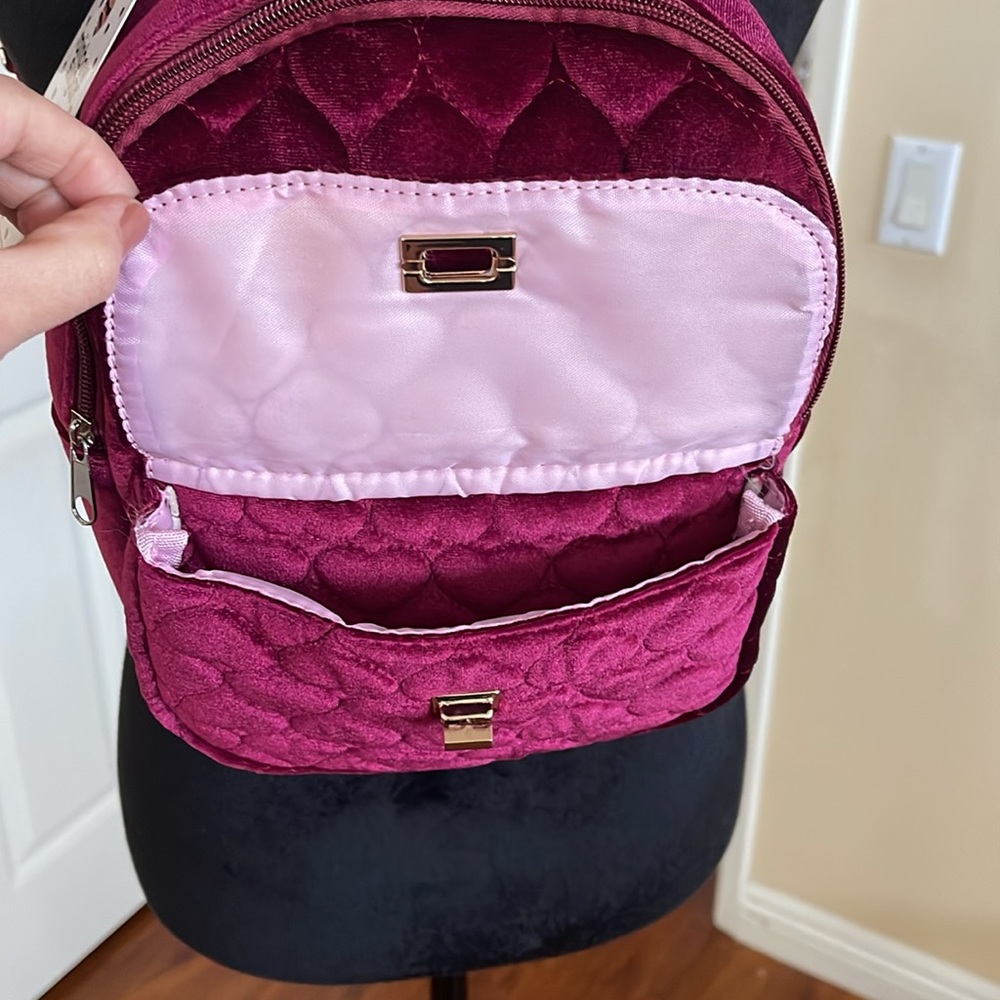🆕 Girl Backpack 🎒 - Picture 6 of 9